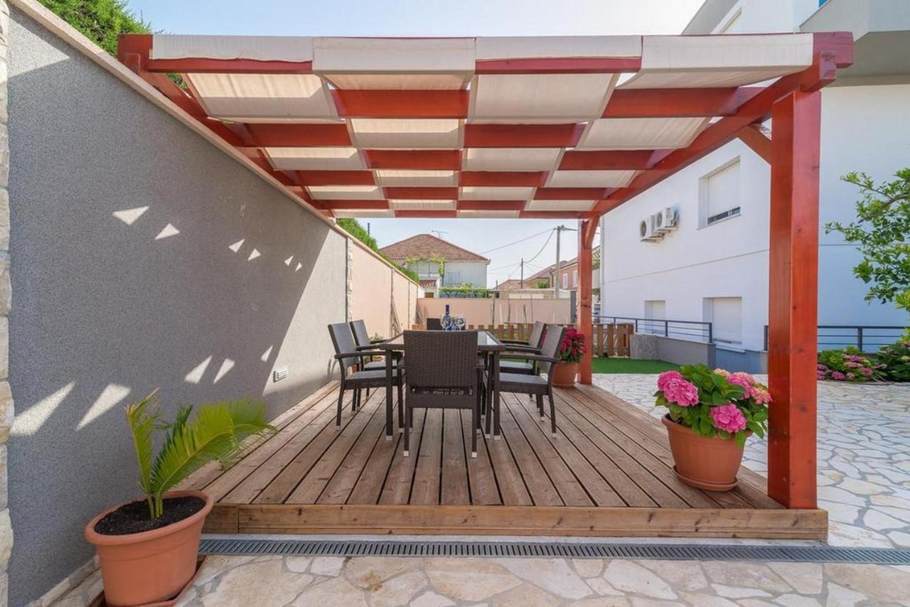 Apartments Villa Odesa With Shared Pool Zadar Exterior foto