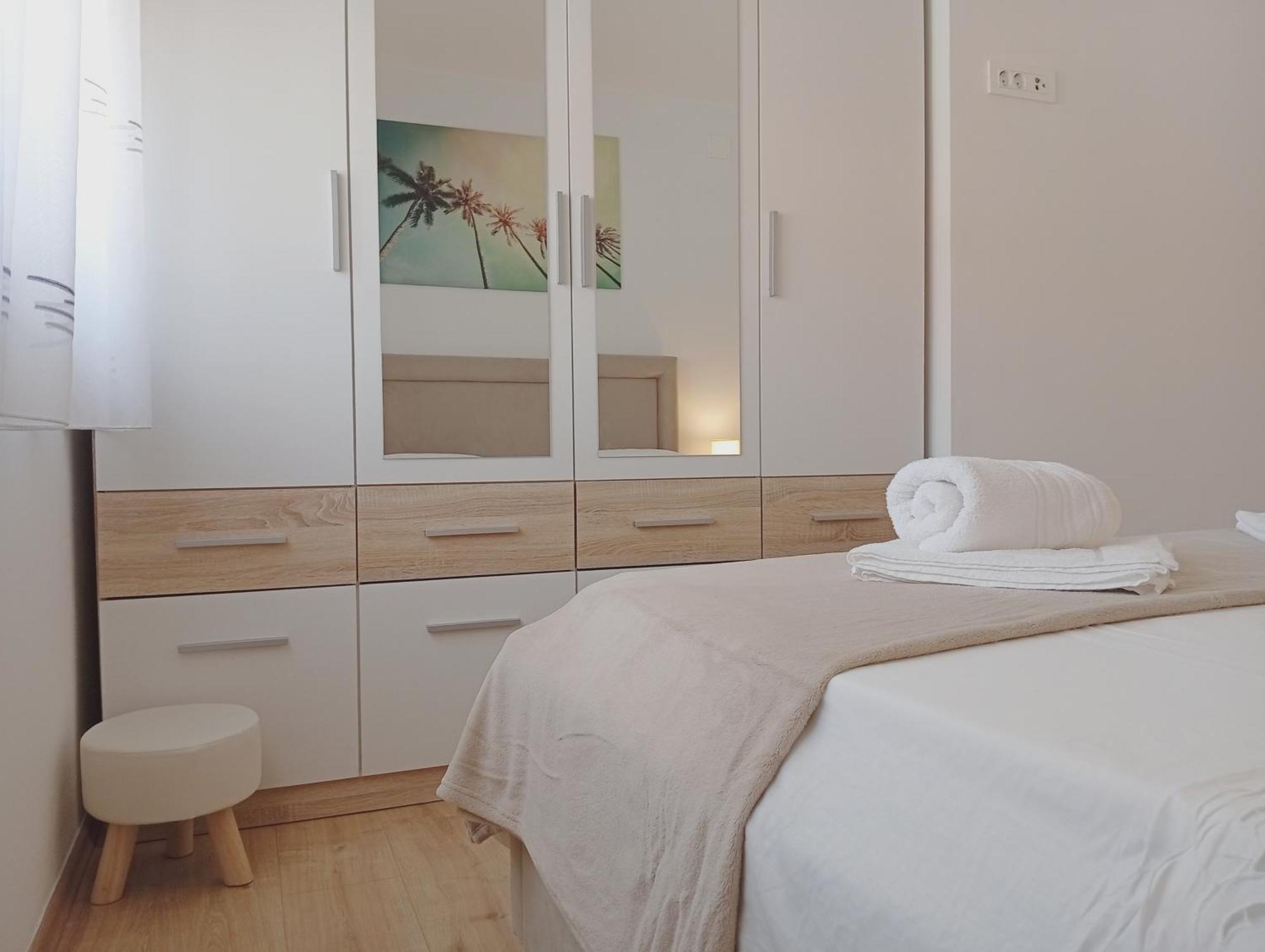Apartments Villa Odesa With Shared Pool Zadar Exterior foto